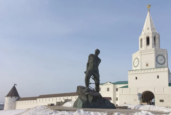 Kazan kremlin ve tatar p Anıtı işçinin kulede — Stok fotoğraf