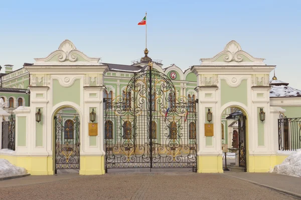 Poorten van het presidentiële paleis in het kremlin van kazan, Rusland. — Stockfoto