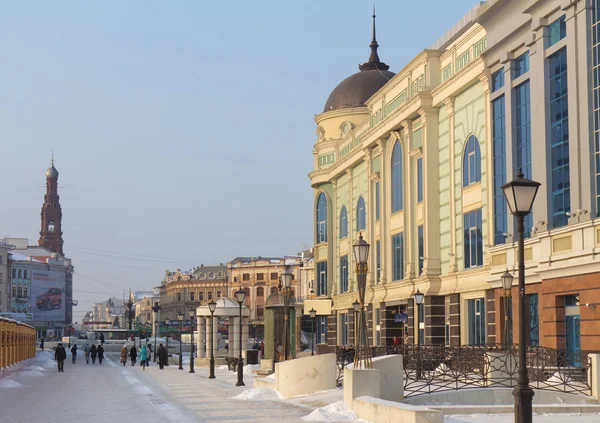 Rua Peterburgskaya moderna no centro de Kazan, Rússia — Fotografia de Stock