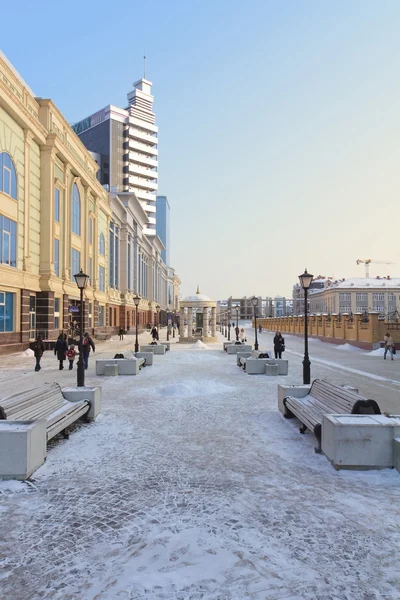 Moderna strada Peterburgskaya nel centro di Kazan, Russia — Foto Stock