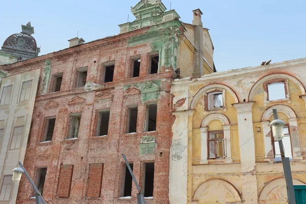 Velhas casas abandonadas no centro de Kazan, Rússia — Fotografia de Stock