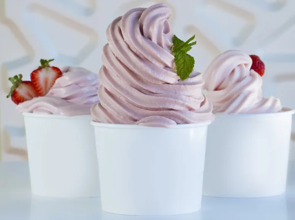 Bevroren zachte serve yoghurt. — Stockfoto