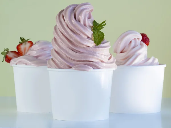 Morbido congelato servire yogurt . — Foto Stock