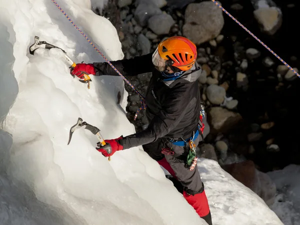 Arrampicata su ghiaccio — Foto Stock