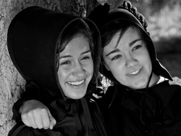 Amish Girls — Stock Photo, Image