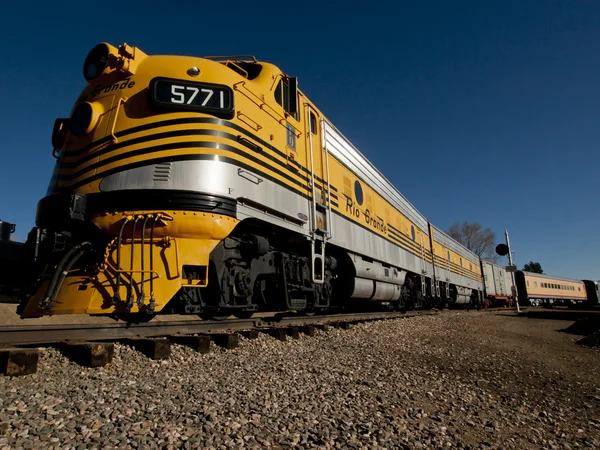 Gele trein — Stockfoto