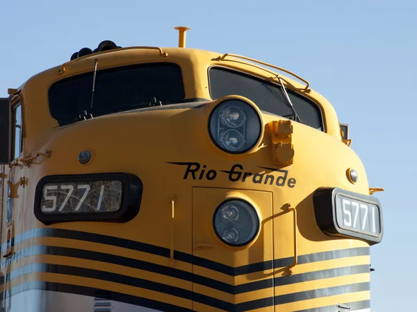 Sarı tren — Stok fotoğraf