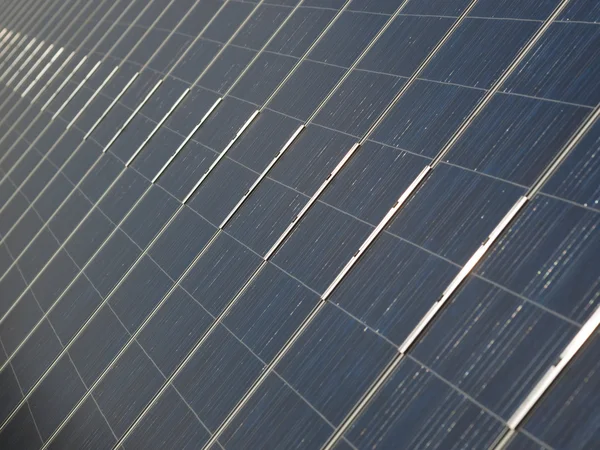 在电厂中的太阳能电池板 — 图库照片