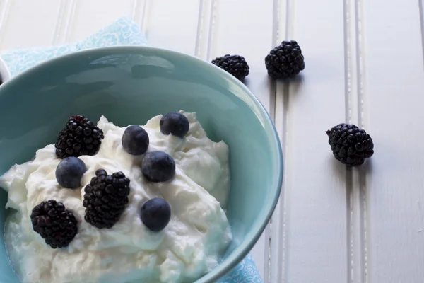 Yoghurt och frukt — Stockfoto