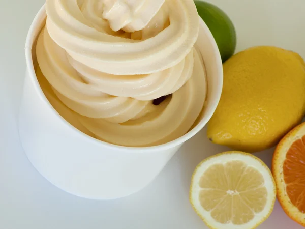 Frozen Soft Serve Yogurt — Stock Photo, Image