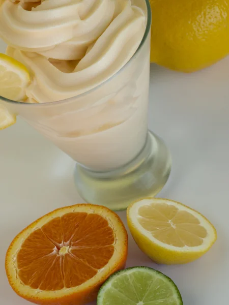 Morbido congelato servire yogurt — Foto Stock