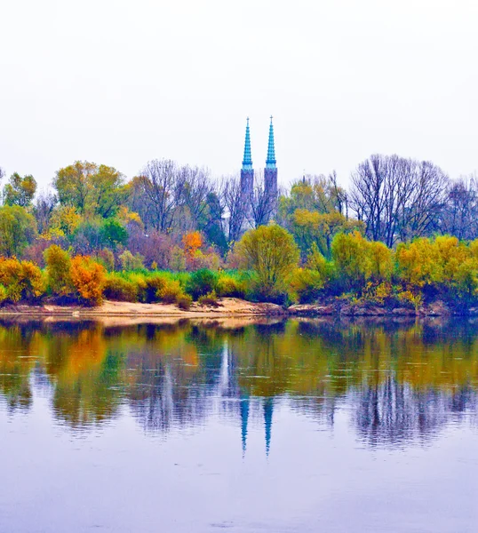 Uitzicht op de torens van Saint Florian's kathedraal en de rivier Vist — Stockfoto