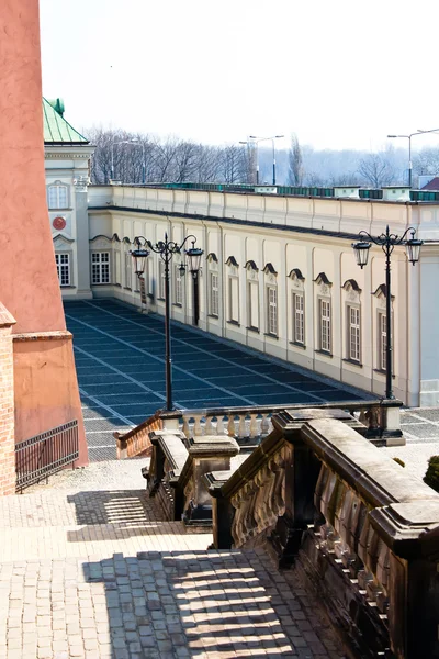 Um ponto incomum de tiroteio do castelo real em Varsóvia. Polónia — Fotografia de Stock