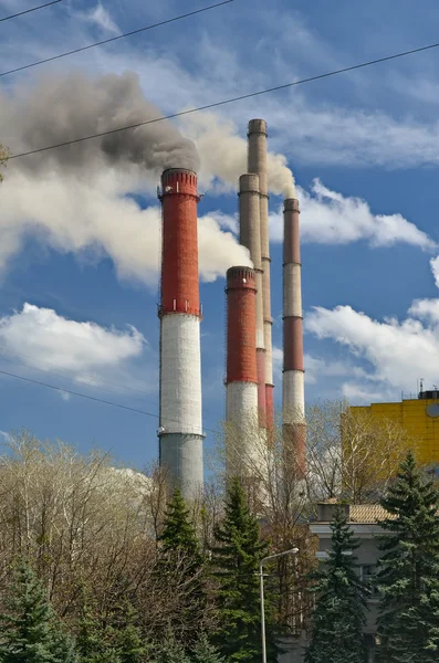 Smoking chimneys of thermal power plants — Stock Photo, Image