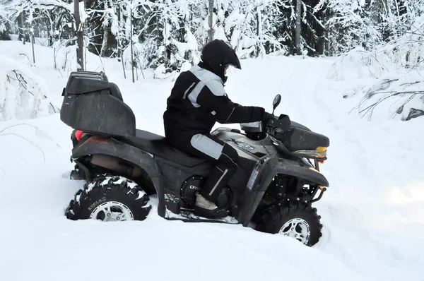 All - terep jármű kapott megragadt a hóban — Stock Fotó