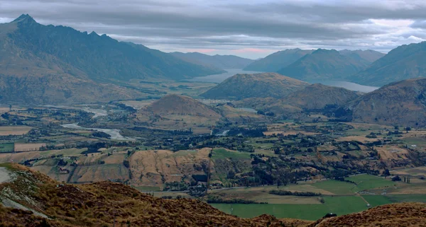 Vista panorámica de la ciudad de montaña en Nueva Zelanda — Foto de Stock