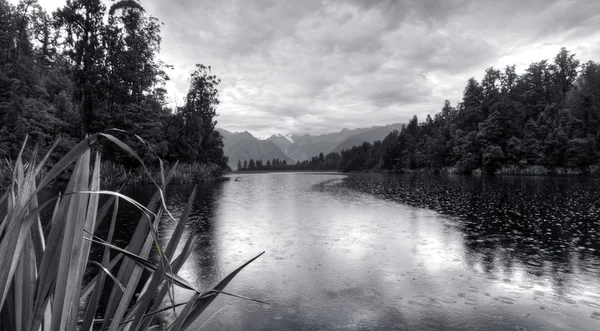 Lago Matheson Ubicado en las montañas de Nueva Zelanda — Foto de Stock