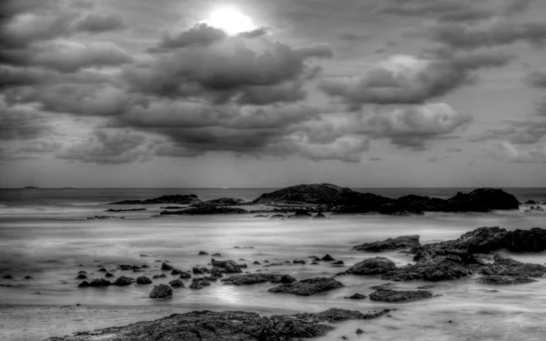 Maan op sawtell beachl, Australië Stockafbeelding