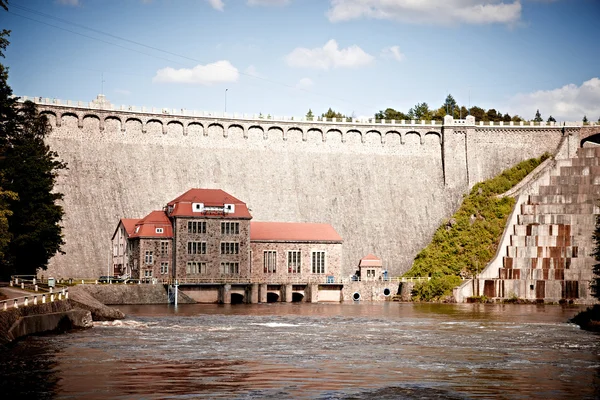 Einhundert Jahre alter Damm in Pilichowice, Polen — Stockfoto