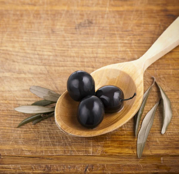 Olives on spoon — Stock Photo, Image