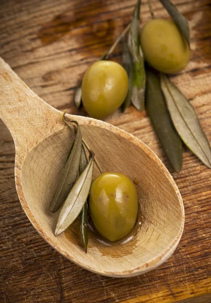 Olivy dřevěné pozadí — Stock fotografie