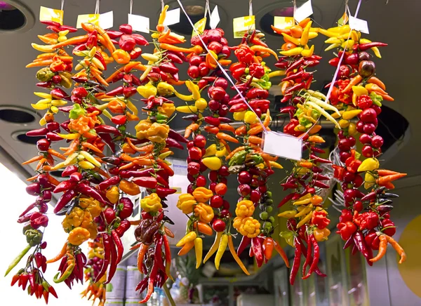 Hot chili peppers at the market — Stock Photo, Image