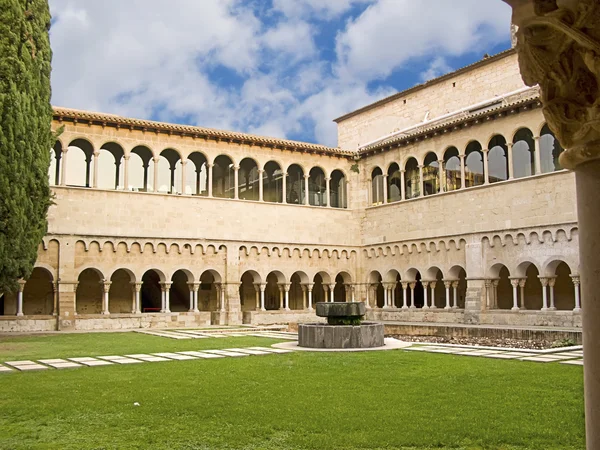 Gothic abbey monastery and cloister from garden perspective, in — Stock Photo, Image