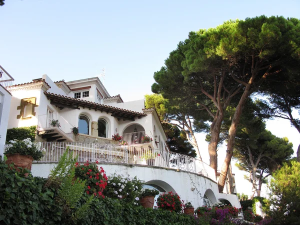 Pěkné letní dům poblíž Costa brava (Španělsko) — Stock fotografie