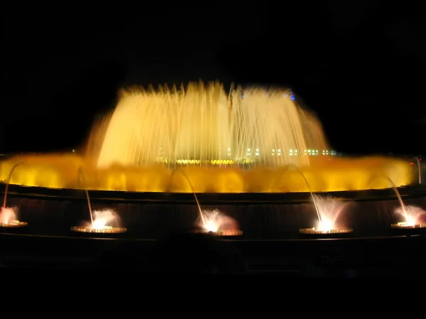 Красивый фонтан в Барселоне — стоковое фото