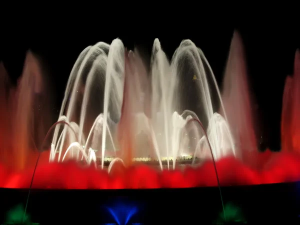 Красивый фонтан в Барселоне — стоковое фото