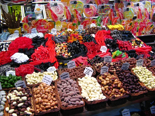 Dulces y frutas secas en el mercado — Foto de Stock