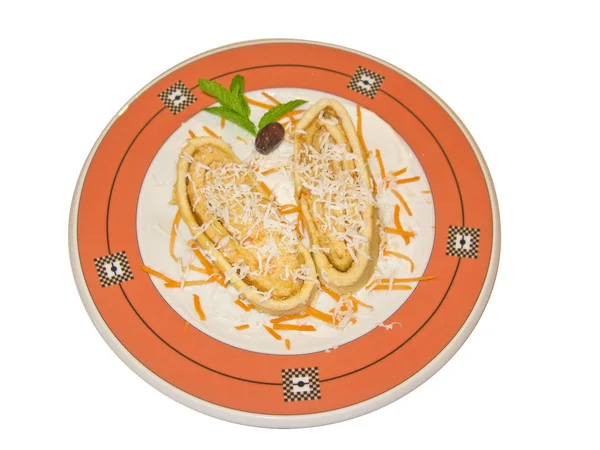 Färsk fisk kokta paj i en skål — Stockfoto