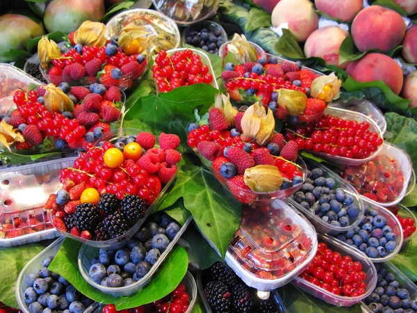 Рынок свежих фруктов — стоковое фото