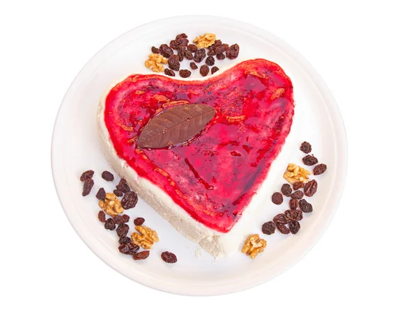Ciasto na białym tle w kształcie serca — Zdjęcie stockowe