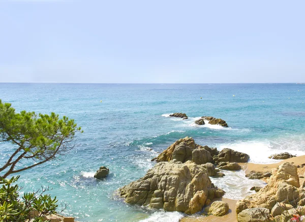 Vackra havet och klipporna i Costa Brava (Spanien) — Stockfoto