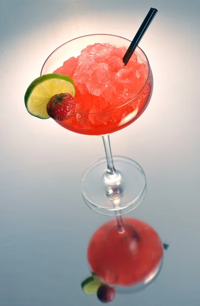 Клубничный коктейль маргариты — стоковое фото