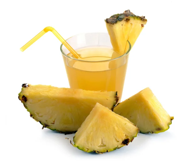 Copo cheio de suco de abacaxi — Fotografia de Stock