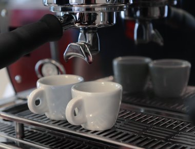 kahve makinesi ve kahve fincanı