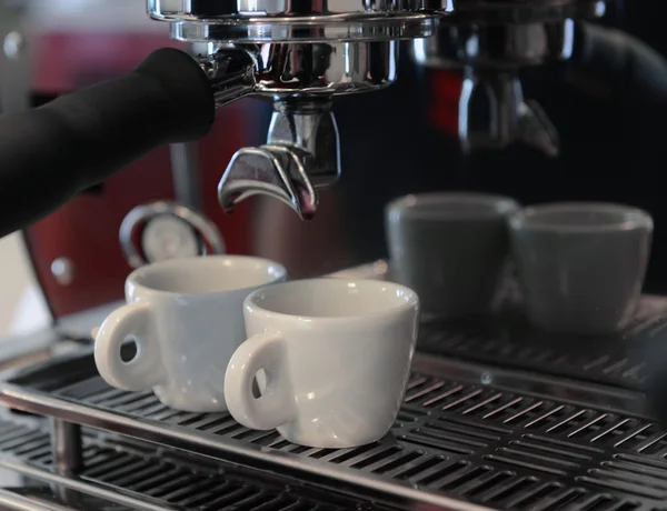 Kahve makinesi ve kahve fincanı — Stok fotoğraf