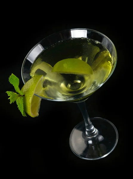 Martini koktejl s limetkou — Stock fotografie