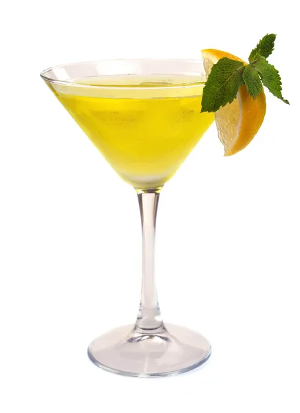 Martini koktajl z cytryną i miętą — Zdjęcie stockowe