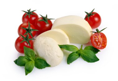 Mozzarella peyniri domates fesleğen