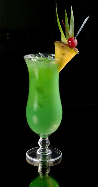 Zelený koktejl s ananasem — Stock fotografie