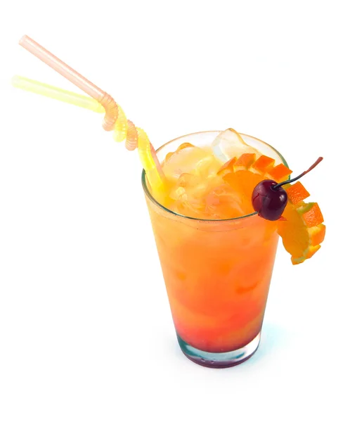 Cocktail arancione con una ciliegia — Foto Stock