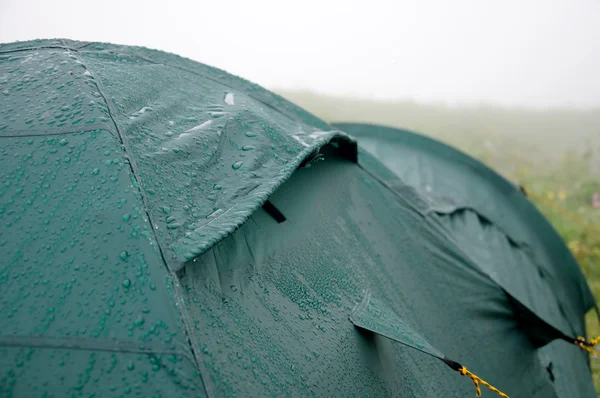 텐트에 비가 방울 스톡 사진