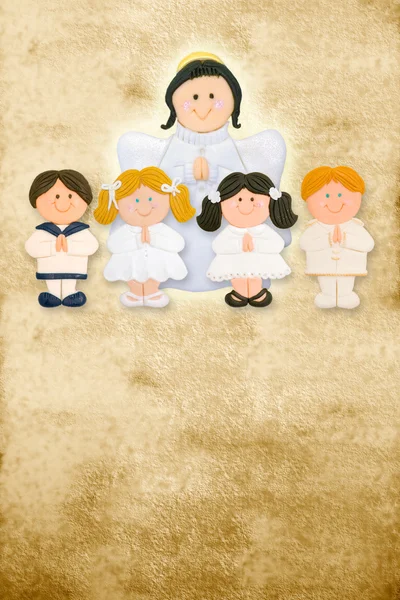 Erstkommunionkarte senkrecht, Engel mit Kindergruppe — Stockfoto