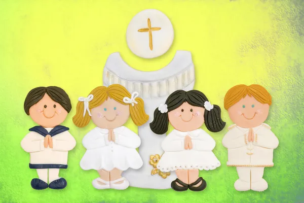 Carte joyeuse de la première communion, un groupe d'enfants et de gobelet — Photo