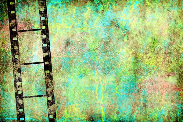 Transparante negatieffilm door oude grunge muur — Stockfoto