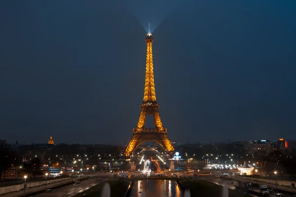 Eiffelova věž v noci Stock Fotografie
