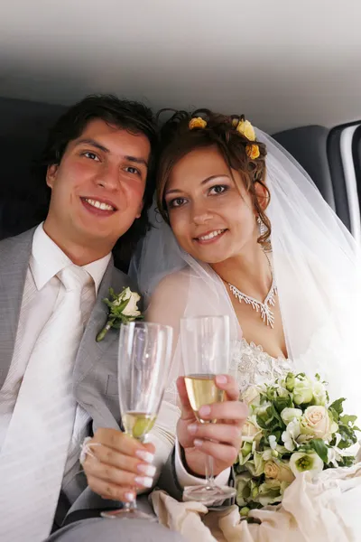 A noiva com o noivo — Fotografia de Stock